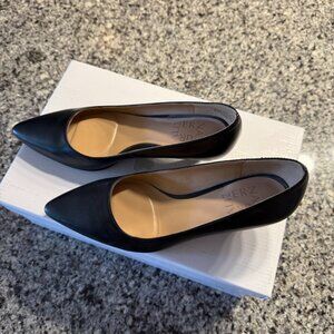 Naturalizer Pointed Toe Kitten Heels - Size 5M NWOT